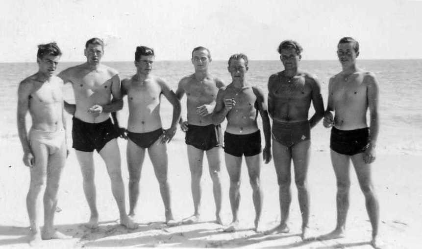 The Austrians - On Coogee Beach adjacent to the camp site. Kar Furenschuss at right hand end.