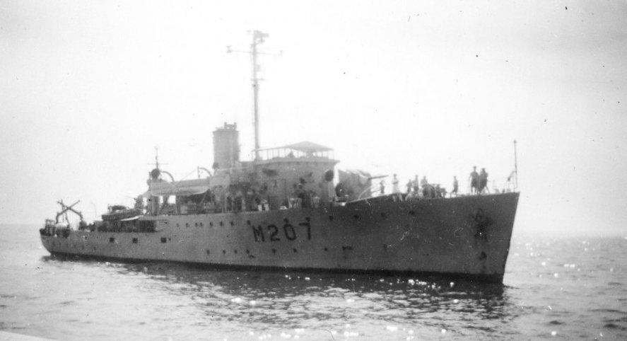 Mine sweeping and anti-submarine corvette – HMAS Mildura (sister ship of HMAS Fremantle – taken in Gage Roads off Fremantle)