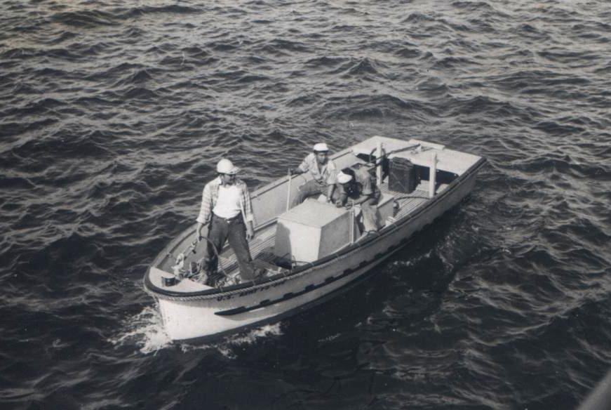 Pen Yang with Filipino crew