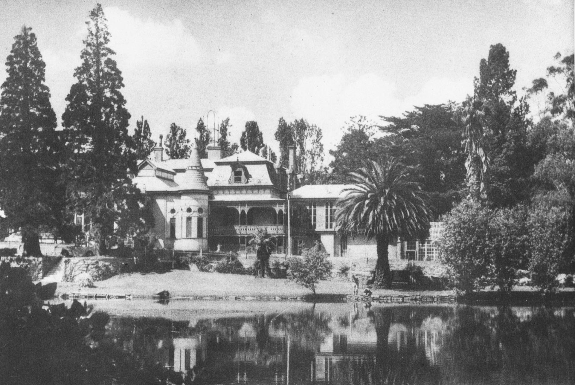 Fortuna Villa, probably during the 1920s or 30s – perhaps during its heyday. In 1957 the verandas were enclosed and used for manuscript storage but the lake and surrounding gardens were well maintained.