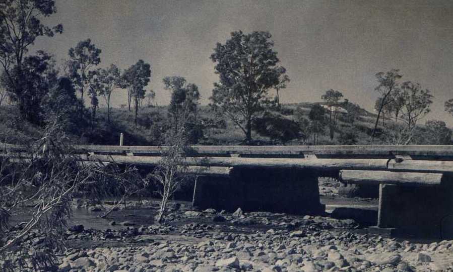 Low level bridge over the Reid River
