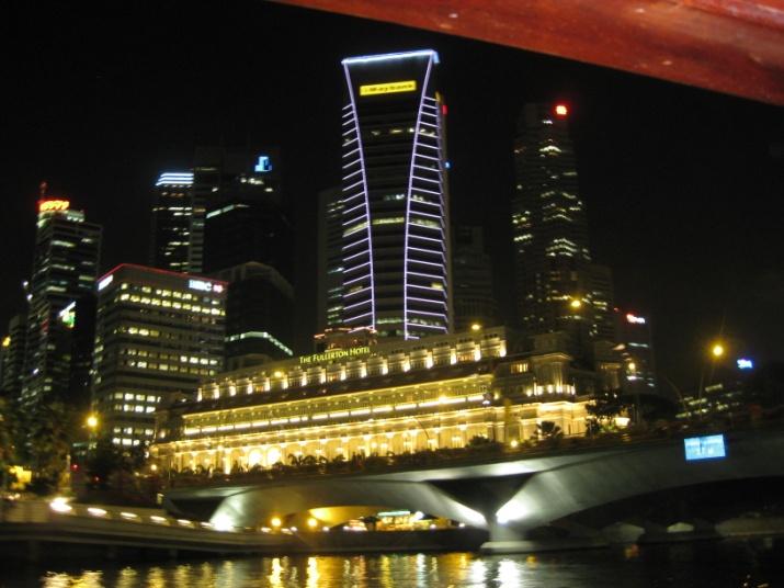 Fullerton Building from Singapore River at night